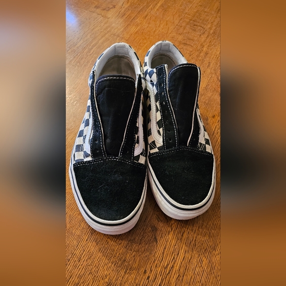 Van's - Picture 3 of 5